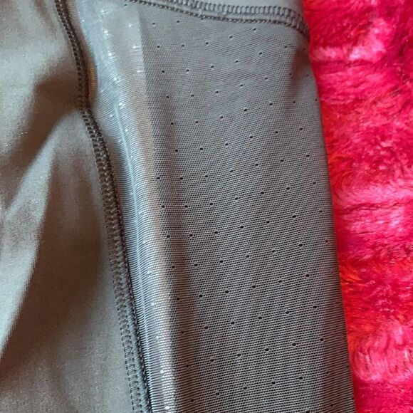 LULULEMON Hot to Street Crop Heat Wave Black White Size 2 - Picture 6 of 7